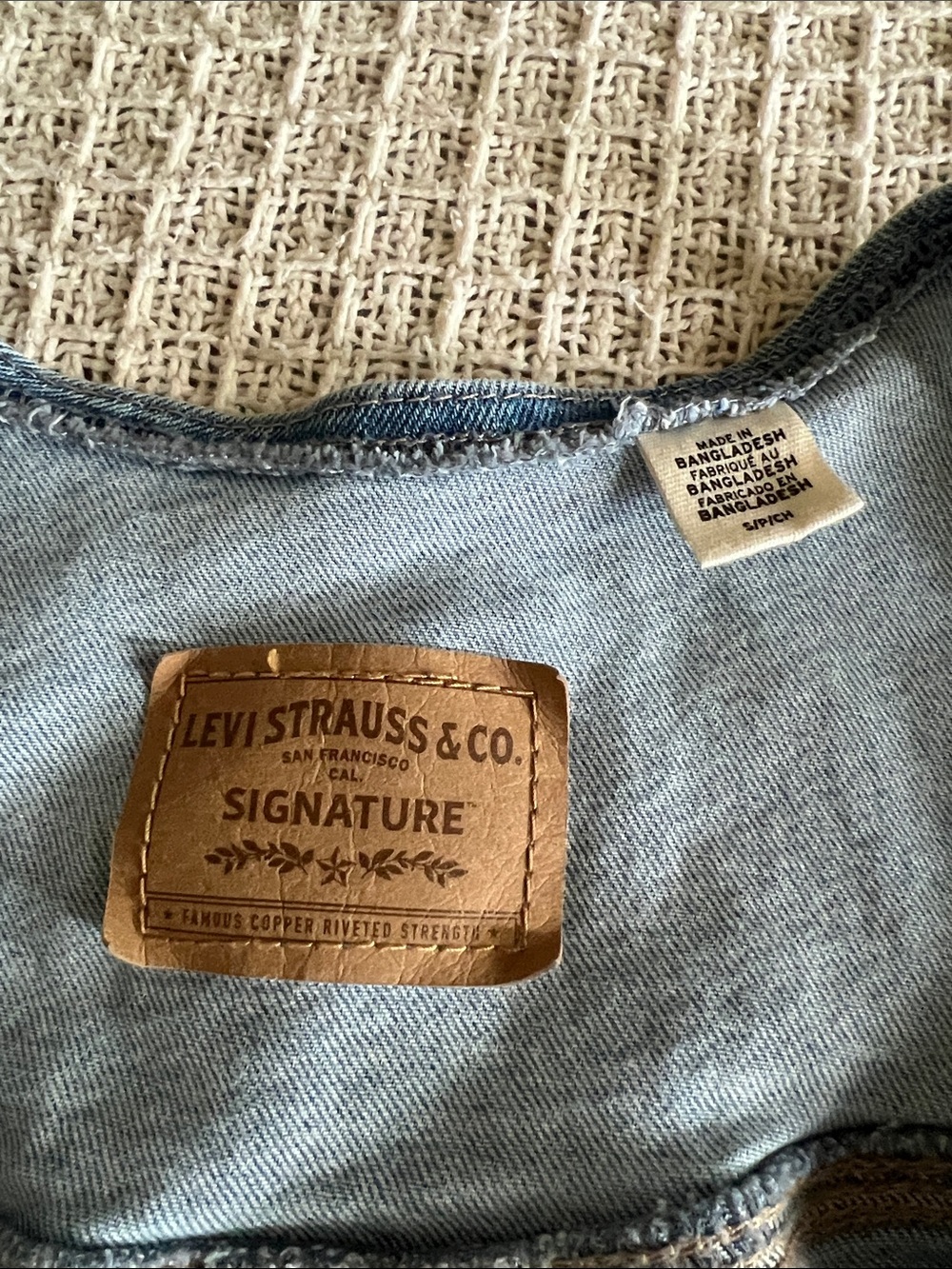 Levi's Denim Vest in Blue Wash - Picture 2 of 5
